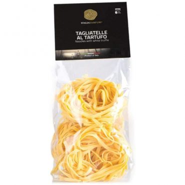 Italiaanse pasta -tagliatelle al tartufo -italia-tartufi - le marche - witte truffel