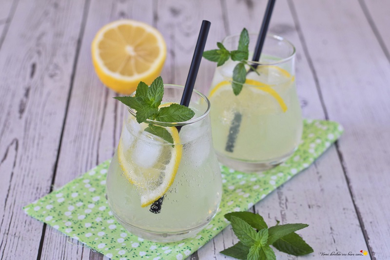 italiaanse cocktail limoncello spritz